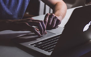 BLG分享下路双人组玩你比我猜视频：影帝来了